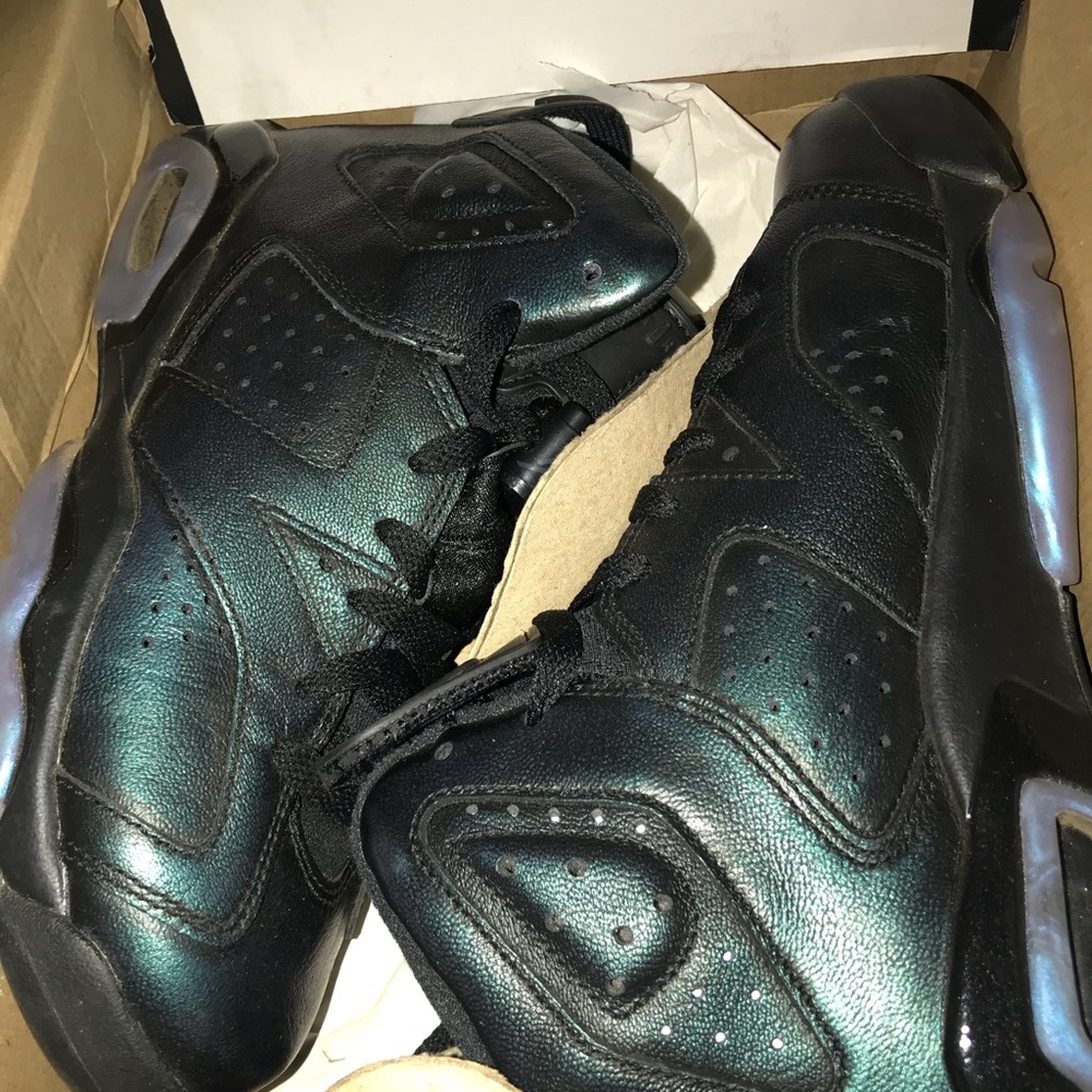 Jordan Retro 6 chamomilins; size 6y